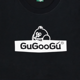 這是GUGOOGU的logo印花黑色T恤的印花細節圖。
