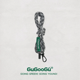 這是GUGOOGU的白黑拼色手機掛繩，它的繩子長度是可以調節的。