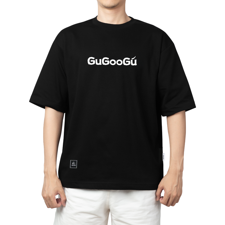 GUGOOGU黑色經典T恤採用20支優質精梳棉紗織而成，具有抗皺立體的特性。